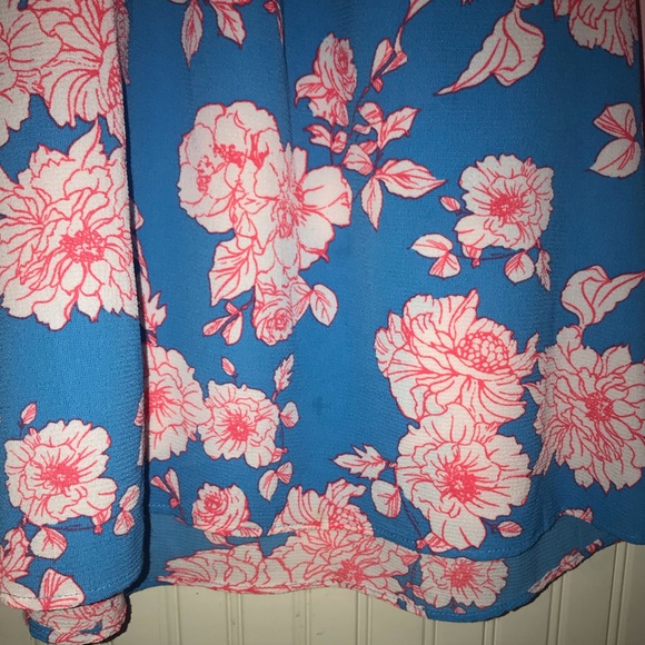 Studio B. By Bobeau Blouse. Size XL, used condition, 97% polyester 3% spandex. - Picture 6 of 9